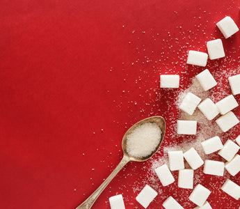 Het verschil tussen natuurlijke en geraffineerde suikers