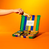 Particuliere box met gezonde tussendoortjes, waaronder Rocky en andere snacks.